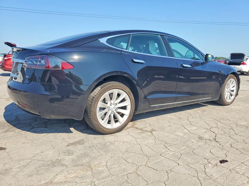 63132406 :رقم المزاد ، 5YJSA1E25JF243151 vin ، 2018 Tesla Model S مزاد بيع