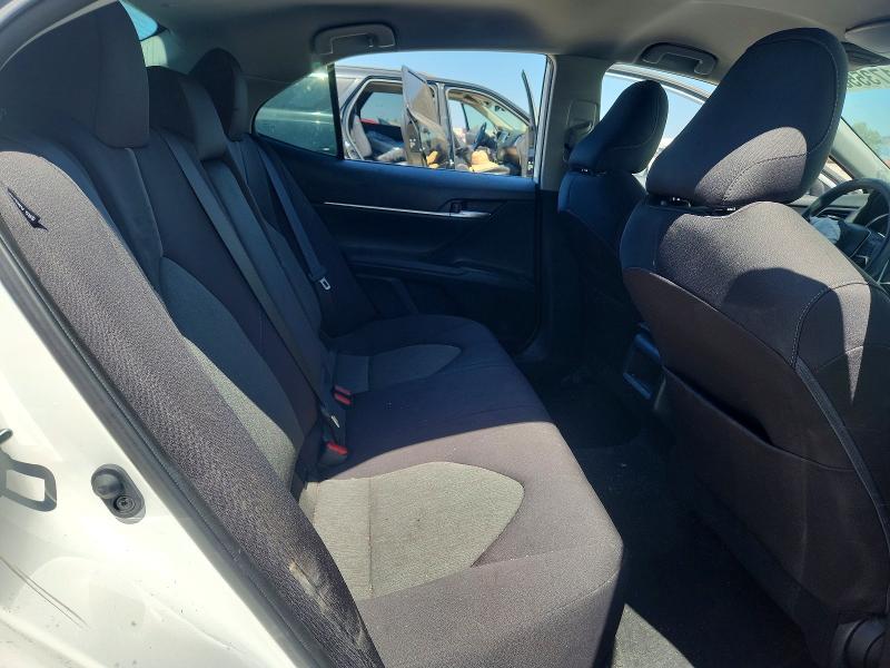 61173556 :رقم المزاد ، 4T1C11AK5NU669991 vin ، 2022 Toyota Camry مزاد بيع