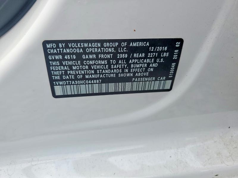 61964396 :رقم المزاد ، 1VWDT7A30HC044887 vin ، 2017 Volkswagen Passat مزاد بيع