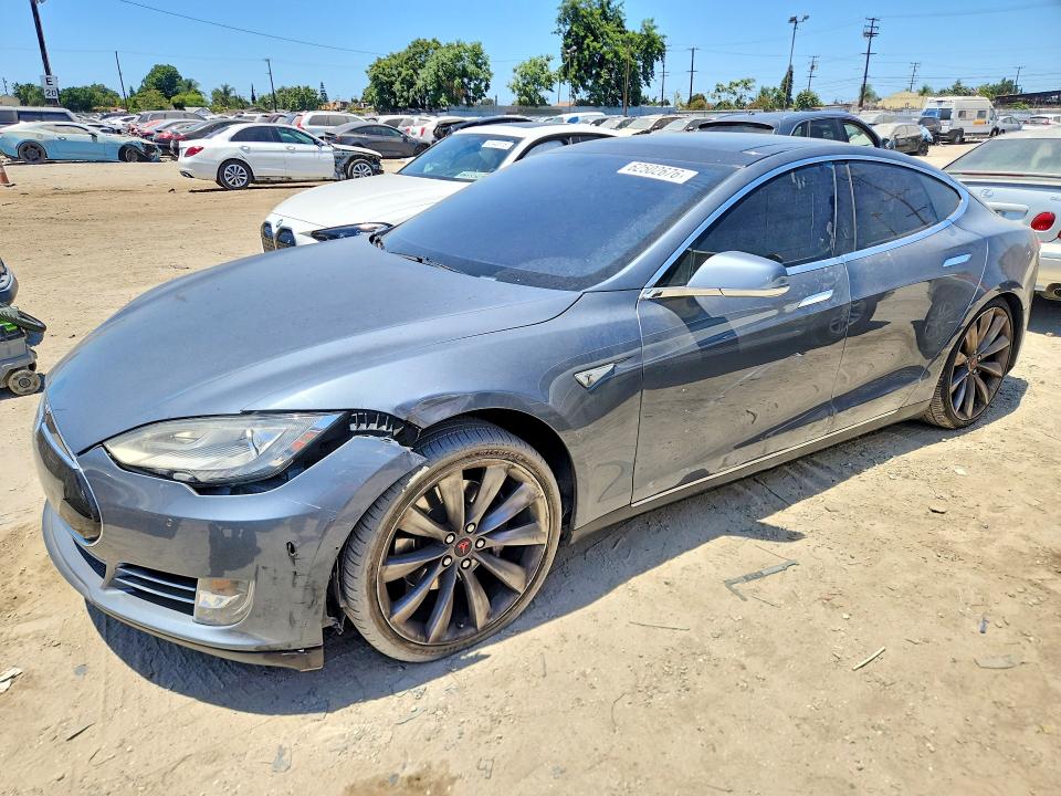 2014 Tesla Model S მანქანა იყიდება აუქციონზე, vin: 5YJSA1S11EFP45124, აუქციონის ნომერი: 62502676