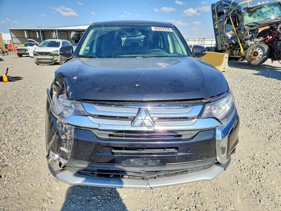 62229756 :رقم المزاد ، JA4AZ3A35JZ054566 vin ، 2018 Mitsubishi Outlander مزاد بيع