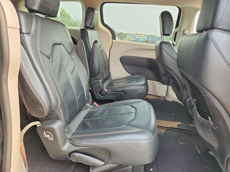 60698296 :رقم المزاد ، 2C4RC1BG4HR519651 vin ، 2017 Chrysler Pacifica مزاد بيع