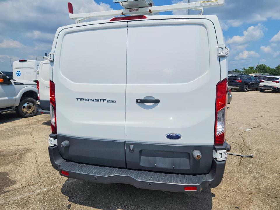 Продажа на аукционе авто 2018 Ford Transit, vin: 1FTYR2ZM3JKA13292, номер лота: 61640896