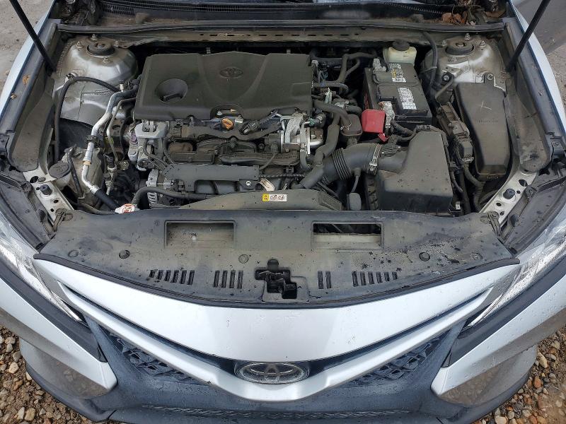 59716546 :رقم المزاد ، 4T1B11HK1JU094784 vin ، 2018 Toyota Camry مزاد بيع