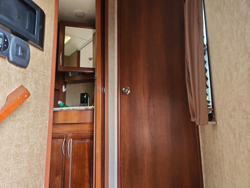 Продаж на аукціоні авто 2017 Forest River Wildcat, vin: 5ZT3WCUBXHG000727, номер лоту: 59892026