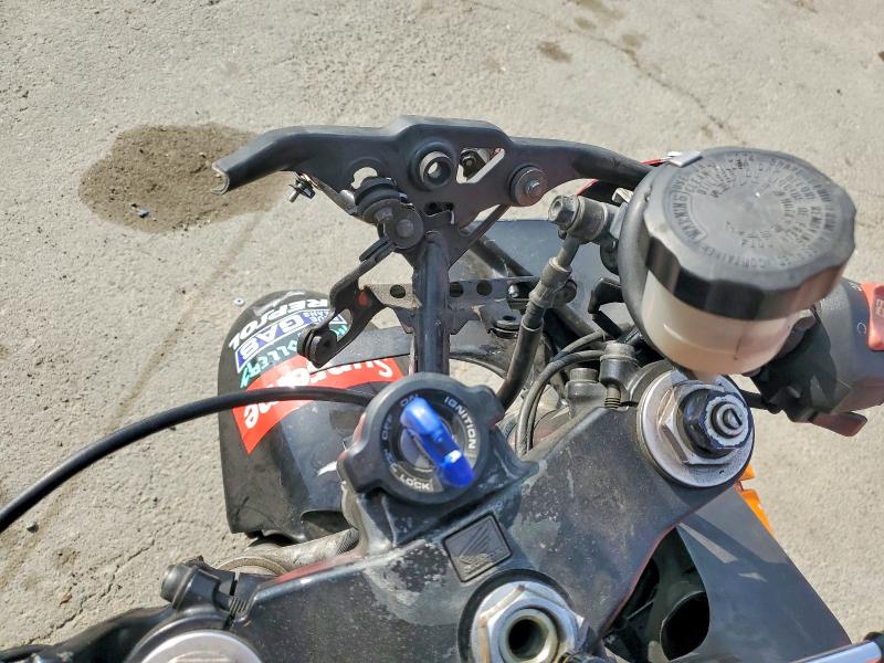 62433816 :رقم المزاد ، JH2SC50152M001072 vin ، 2002 Honda Cbr900 مزاد بيع