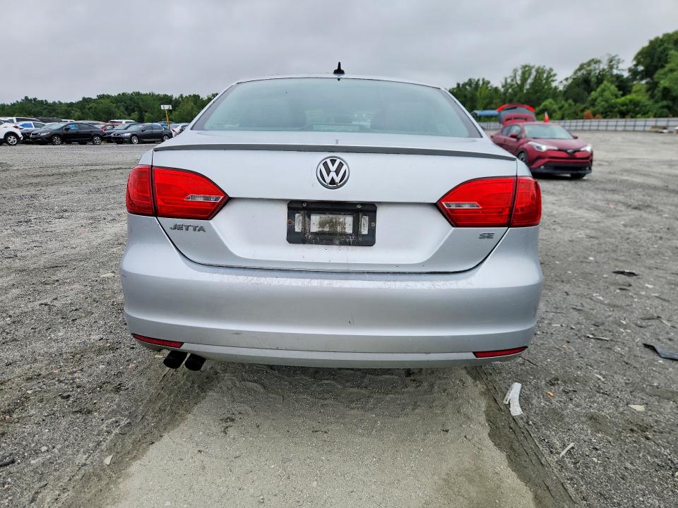 60392246 :رقم المزاد ، 3VWD07AJ3EM317130 vin ، 2014 Volkswagen Jetta مزاد بيع