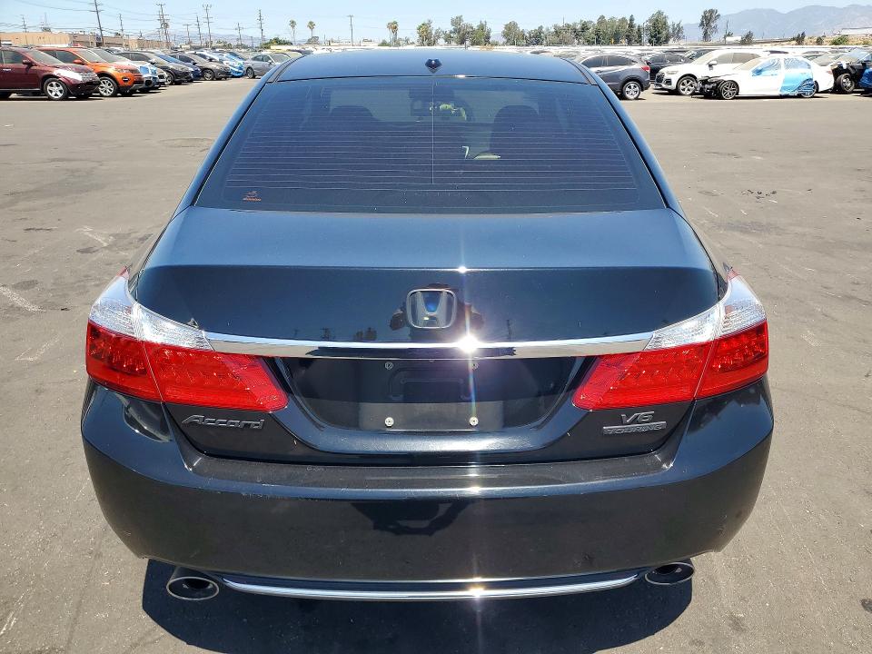 62321646 :رقم المزاد ، 1HGCR3F94FA003837 vin ، 2015 Honda Accord مزاد بيع