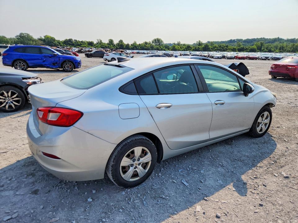 62653306 :رقم المزاد ، 1G1BB5SM5J7203998 vin ، 2018 Chevrolet Cruze مزاد بيع