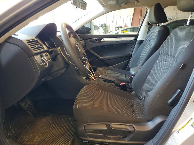 61916626 :رقم المزاد ، 1VWAT7A30HC029504 vin ، 2017 Volkswagen Passat مزاد بيع