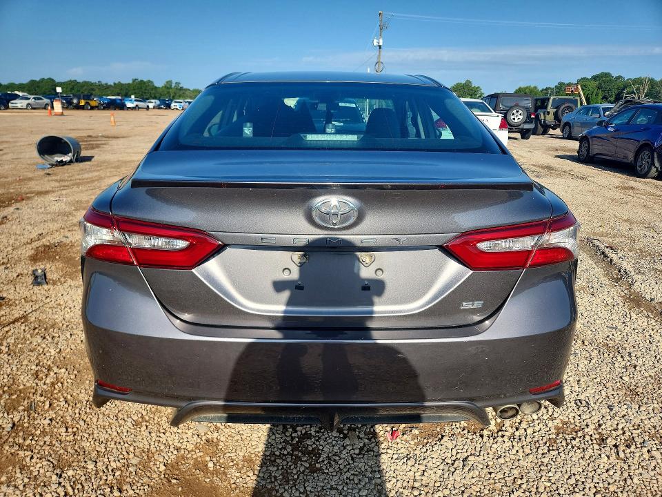 2018 Toyota Camry მანქანა იყიდება აუქციონზე, vin: 4T1B11HK6JU158611, აუქციონის ნომერი: 61493136