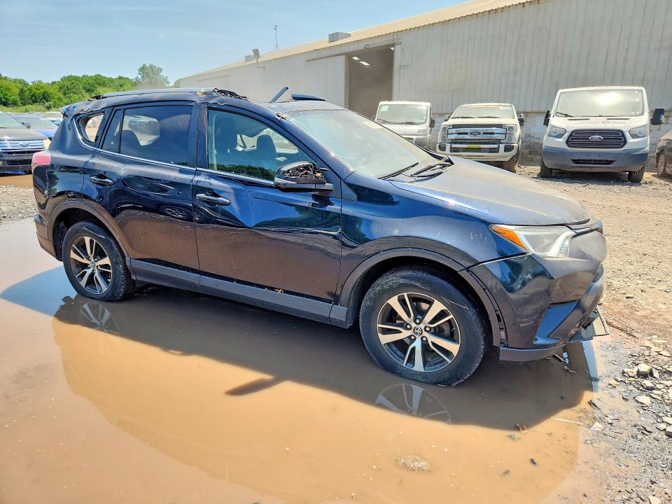 2018 Toyota Rav4 მანქანა იყიდება აუქციონზე, vin: JTMRFREV7JJ745368, აუქციონის ნომერი: 61965226