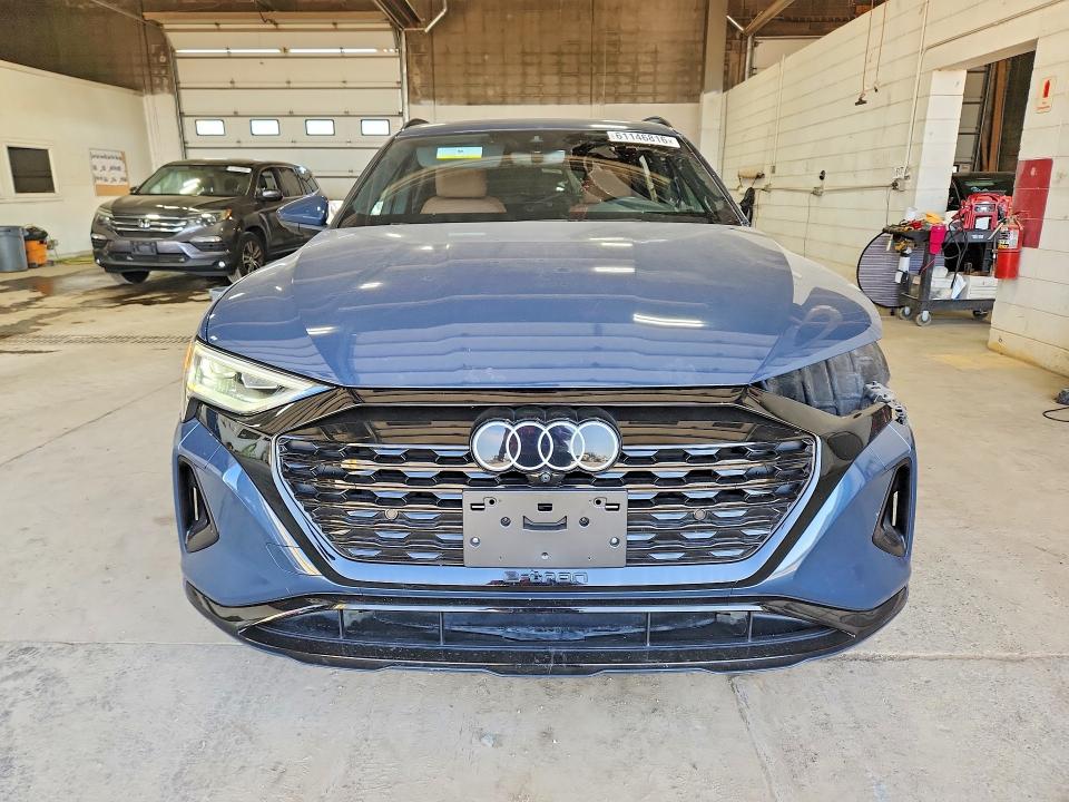 61146816 :رقم المزاد ، WA15AAGE9RB014338 vin ، 2024 Audi Q8 E-tron مزاد بيع