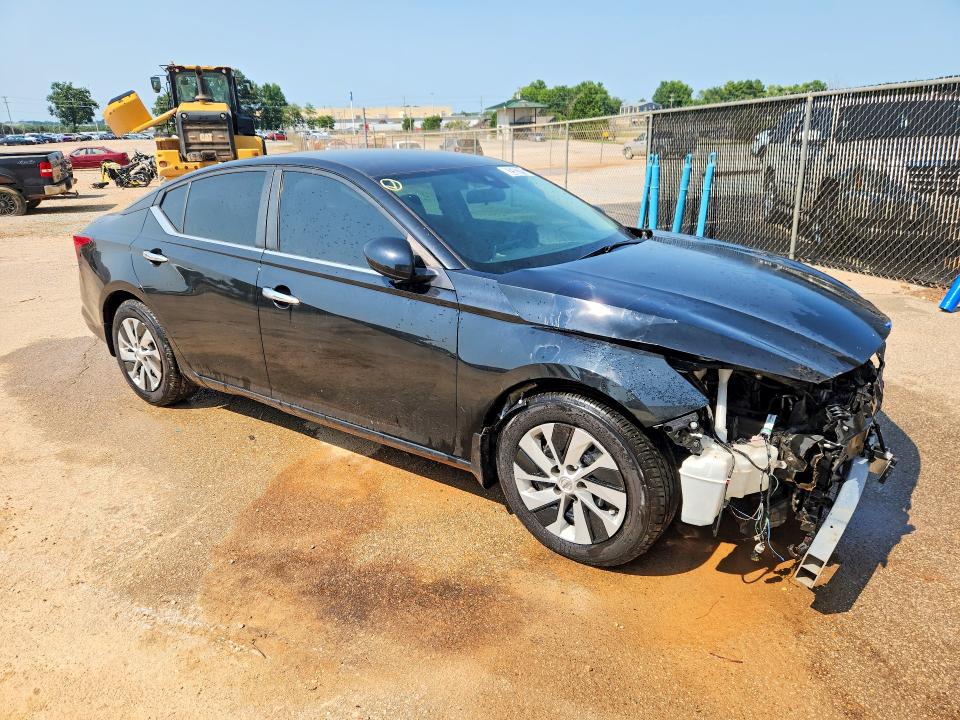 62583796 :رقم المزاد ، 1N4BL4BV0MN368659 vin ، 2021 Nissan Altima مزاد بيع