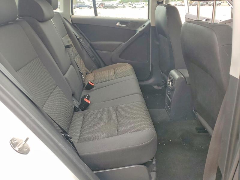 61088646 :رقم المزاد ، WVGBV7AX5HK043727 vin ، 2017 Volkswagen Tiguan مزاد بيع