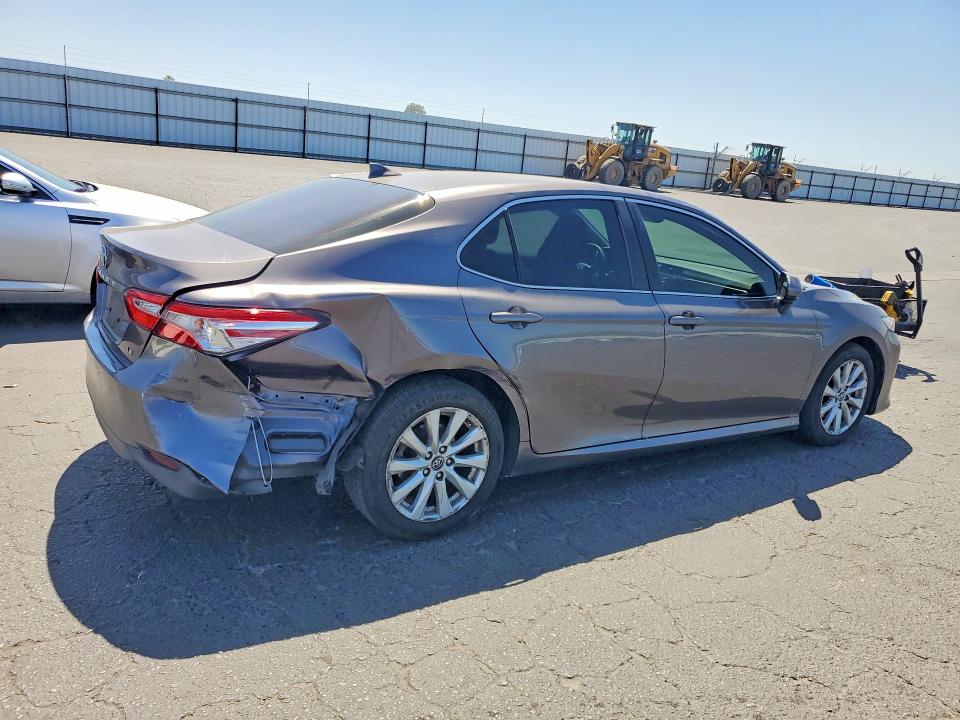 62540676 :رقم المزاد ، 4T1B11HK7KU740492 vin ، 2019 Toyota Camry مزاد بيع