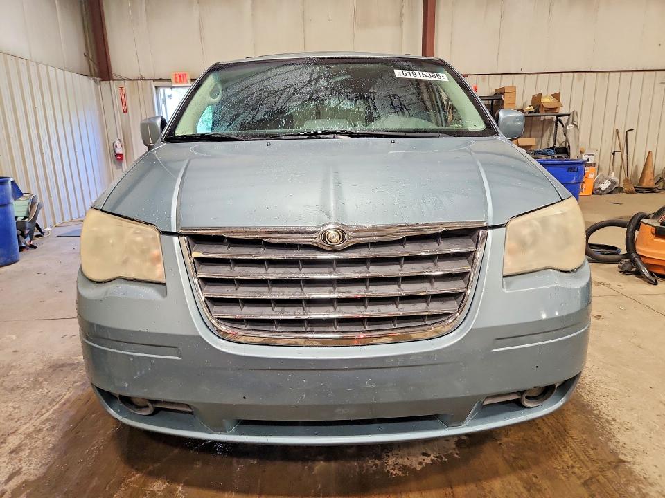 2008 Chrysler Town & Country მანქანა იყიდება აუქციონზე, vin: 2A8HR54P78R617337, აუქციონის ნომერი: 61915386