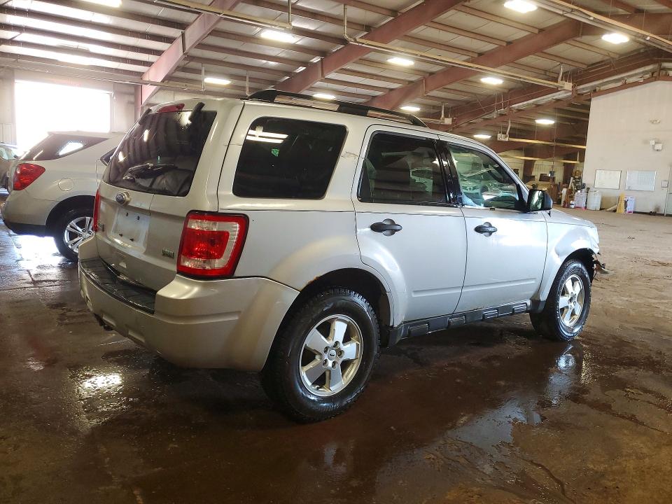 60601766 :رقم المزاد ، 1FMCU0DG9BKB45551 vin ، 2011 Ford Escape مزاد بيع
