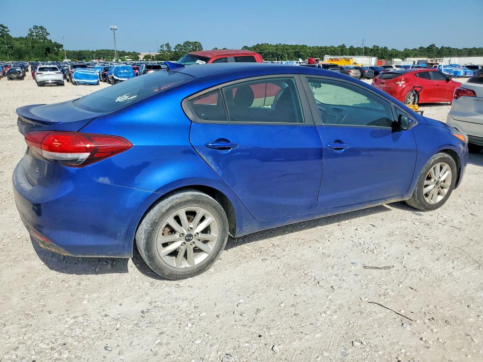 61790726 :رقم المزاد ، 3KPFL4A76HE138570 vin ، 2017 Kia Forte مزاد بيع