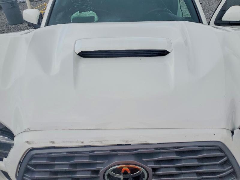 63382126 :رقم المزاد ، 3TYRZ5CN5NT020657 vin ، 2022 Toyota Tacoma مزاد بيع
