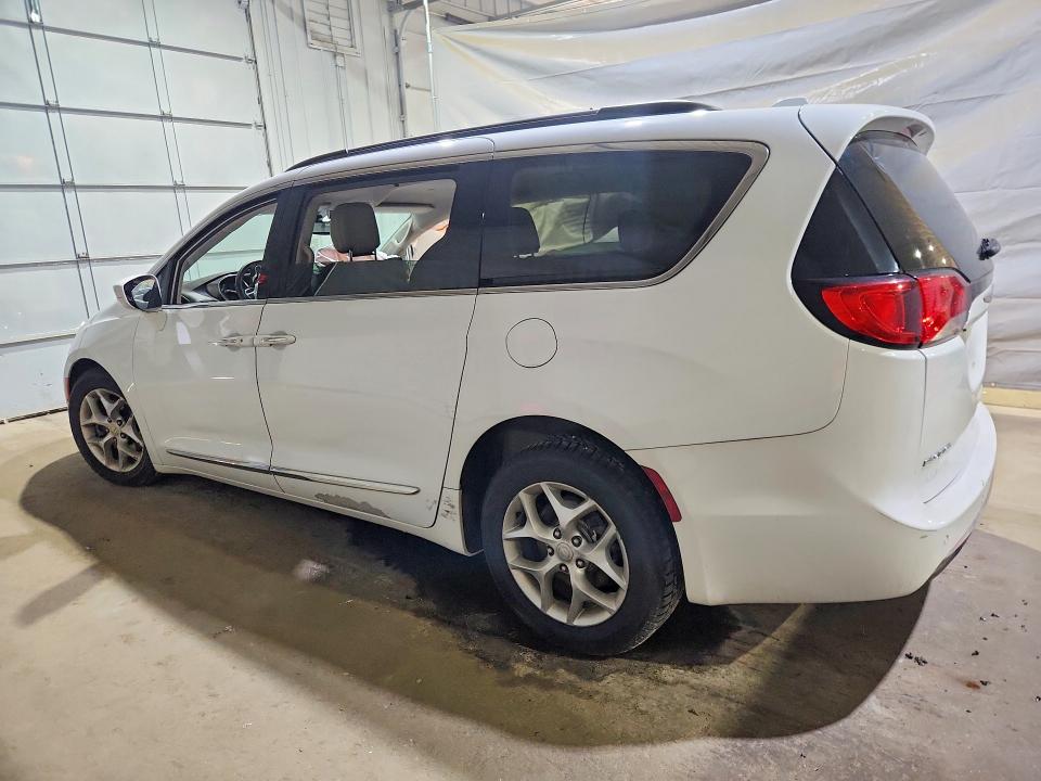 2017 Chrysler Pacifica მანქანა იყიდება აუქციონზე, vin: 2C4RC1BG8HR676213, აუქციონის ნომერი: 61951436