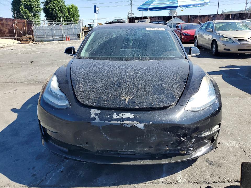 59309966 :رقم المزاد ، 5YJ3E1EB1KF186747 vin ، 2019 Tesla Model 3 مزاد بيع