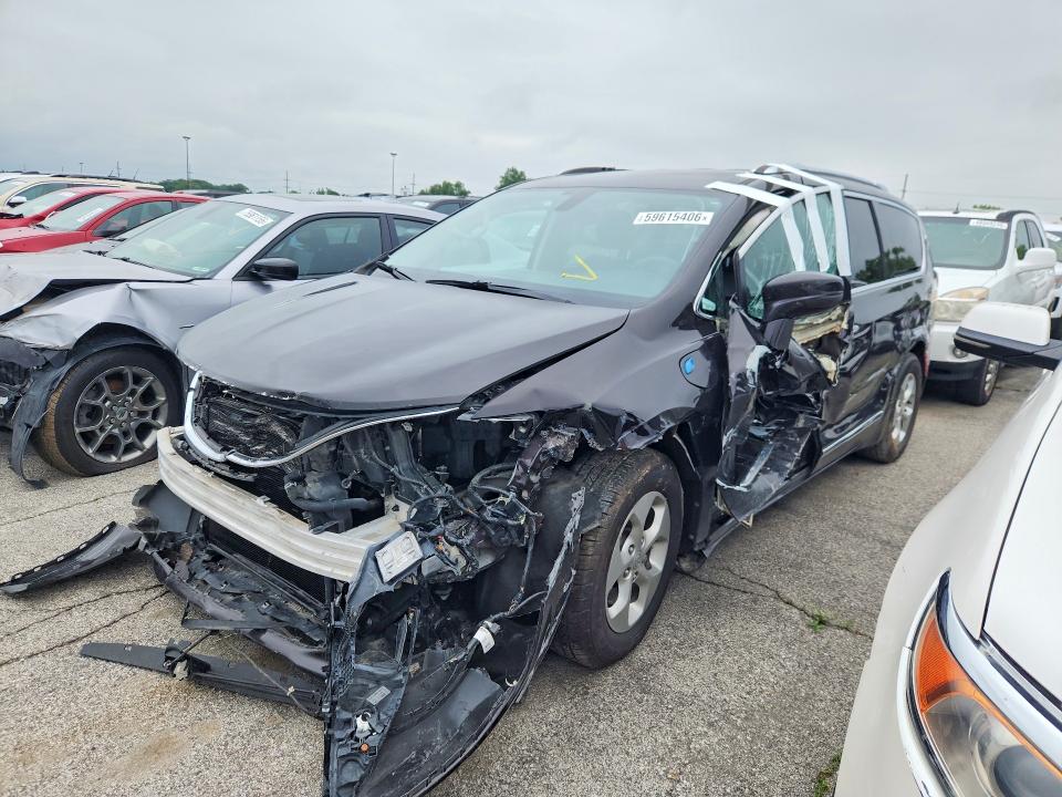 59615406 :رقم المزاد ، 2C4RC1L7XJR236613 vin ، 2018 Chrysler Pacifica مزاد بيع