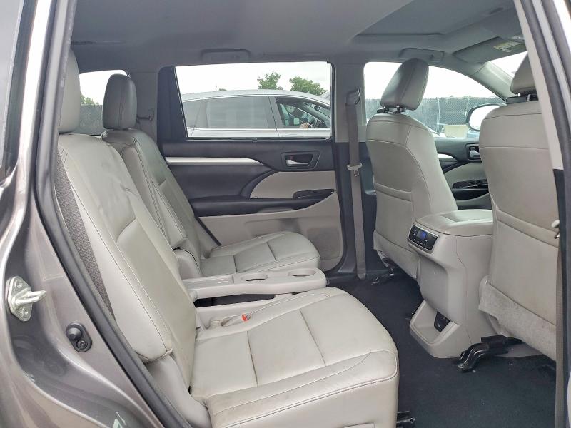 Продаж на аукціоні авто 2018 Toyota Highlander, vin: 5TDKZRFH1JS543095, номер лоту: 62709046