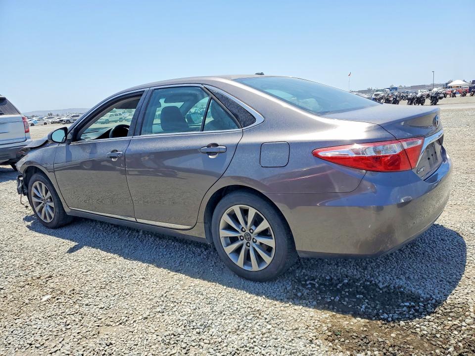 61544756 :رقم المزاد ، 4T1BF1FK3HU650866 vin ، 2017 Toyota Camry مزاد بيع