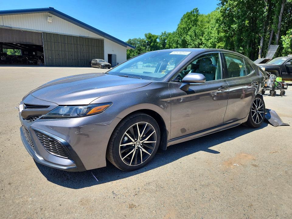 Auction sale of the 2024 Toyota Camry, vin: 4T1G11BK3RU115712, lot number: 60526016