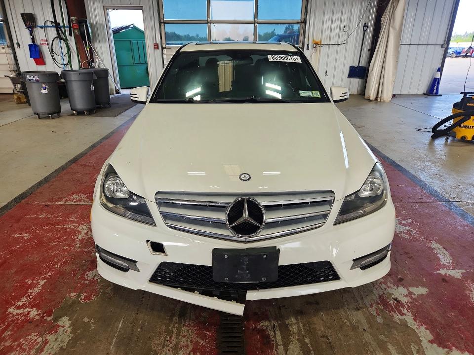 Продажа на аукционе авто 2012 Mercedes-benz C, vin: WDDGF8BBXCR233349, номер лота: 85968615