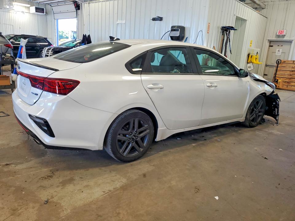 2021 Kia Forte მანქანა იყიდება აუქციონზე, vin: 3KPF34ADXME395683, აუქციონის ნომერი: 60760926