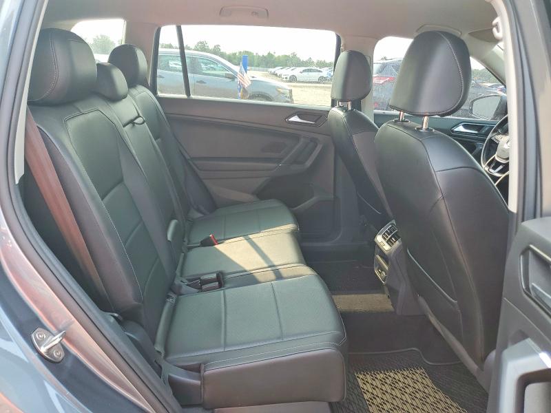 62834126 :رقم المزاد ، 3VV2B7AX8JM216525 vin ، 2018 Volkswagen Tiguan مزاد بيع