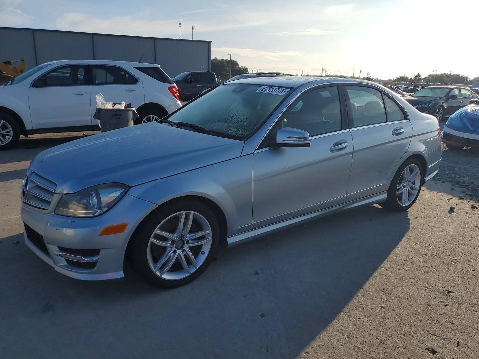 Продажа на аукционе авто 2013 Mercedes-benz C, vin: WDDGF8AB5DA822990, номер лота: 62510776