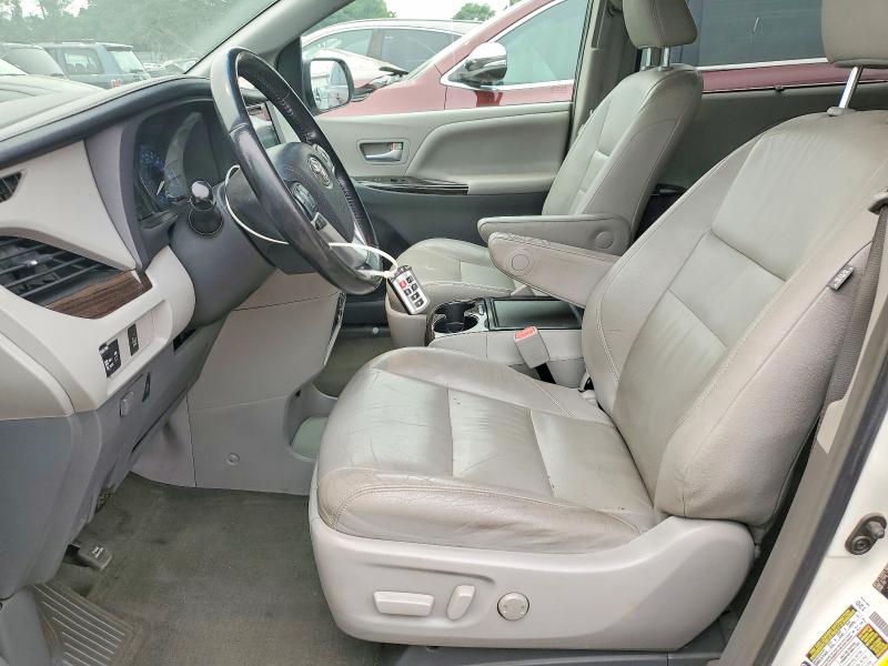 61737636 :رقم المزاد ، 5TDYK3DC4FS601176 vin ، 2015 Toyota Sienna مزاد بيع