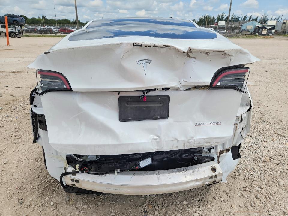 2024 Tesla Model Y მანქანა იყიდება აუქციონზე, vin: 7SAYGDEF9RF040825, აუქციონის ნომერი: 63289086