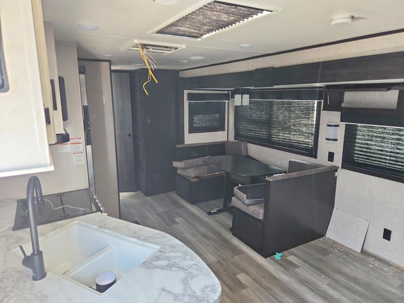 59608076 :رقم المزاد ، 1UJBJ0BT0N1TR0869 vin ، 2022 Jay Rv Trailer مزاد بيع