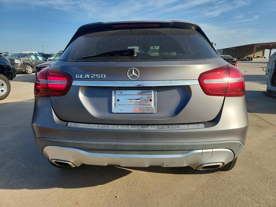 85621295 :رقم المزاد ، WDCTG4EB8JJ424218 vin ، 2018 Mercedes-benz Gla مزاد بيع