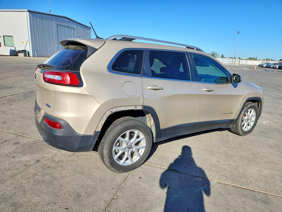 62291436 :رقم المزاد ، 1C4PJMCB0FW696994 vin ، 2015 Jeep Cherokee مزاد بيع