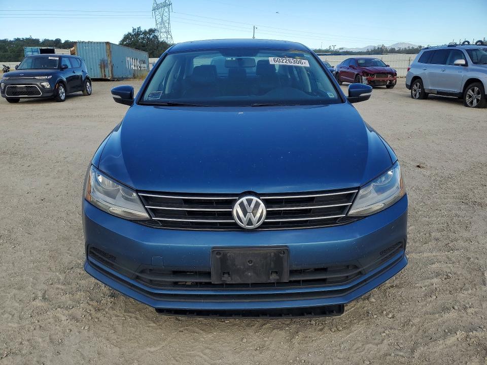 60226306 :رقم المزاد ، 3VWDB7AJ3HM261818 vin ، 2017 Volkswagen Jetta مزاد بيع