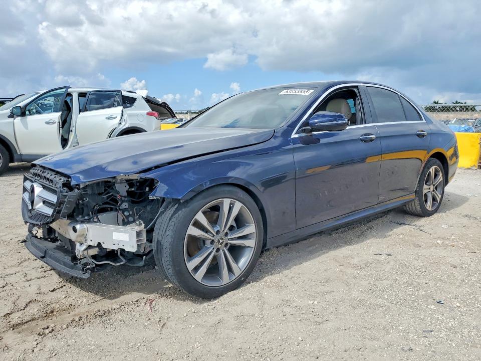 62233856 :رقم المزاد ، WDDZF4JB5JA390768 vin ، 2018 Mercedes-benz E مزاد بيع