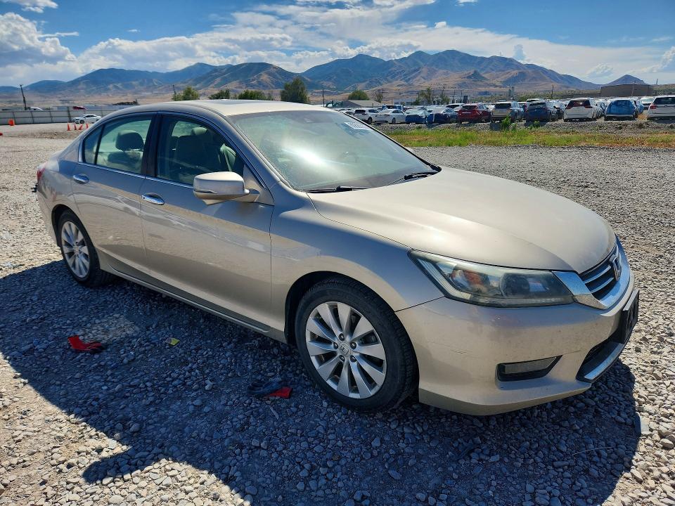 60629556 :رقم المزاد ، 1HGCR2F83FA010764 vin ، 2015 Honda Accord مزاد بيع
