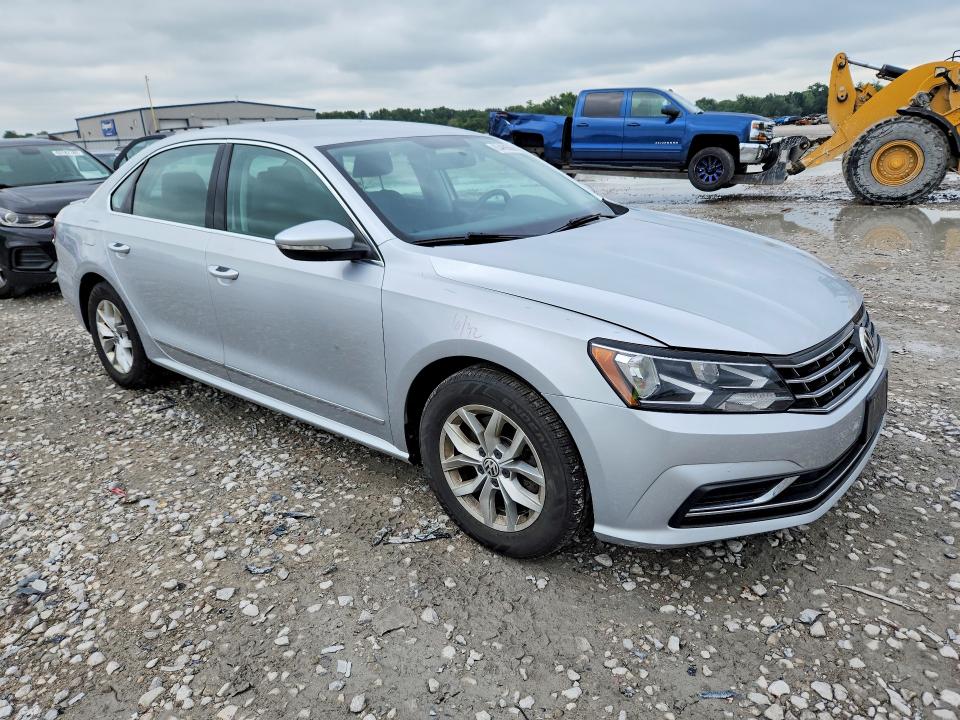 2017 Volkswagen Passat მანქანა იყიდება აუქციონზე, vin: 1VWAT7A32HC085301, აუქციონის ნომერი: 63469366