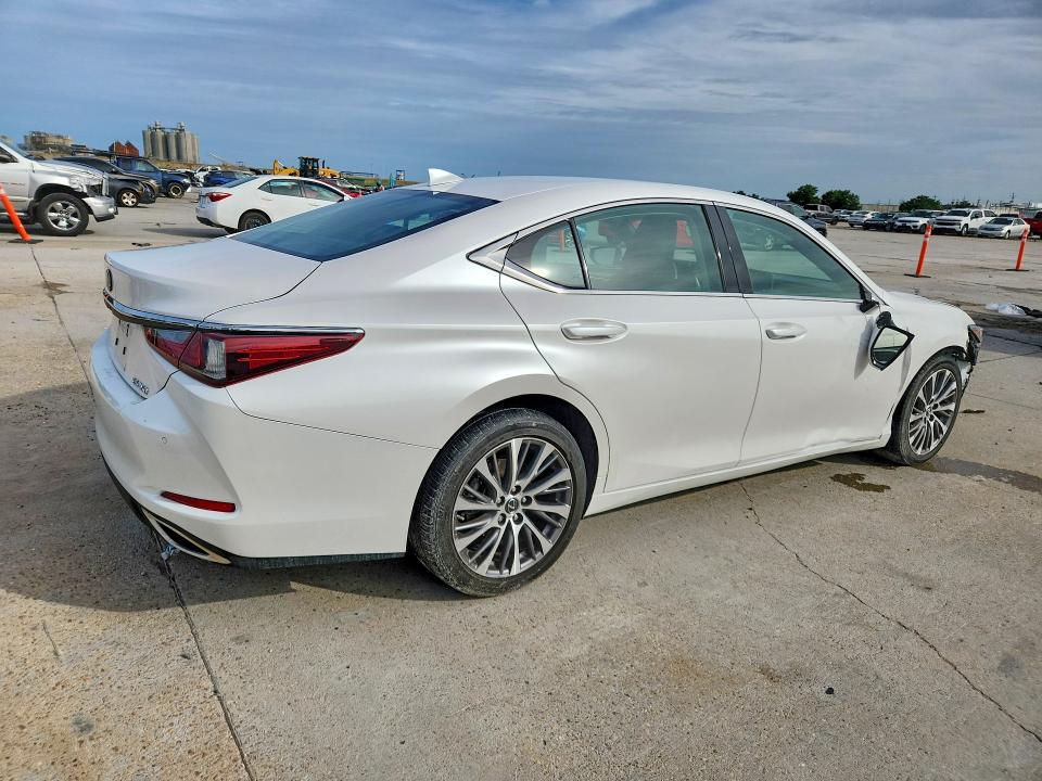 60636676 :رقم المزاد ، 58ADZ1B18LU071340 vin ، 2020 Lexus Es مزاد بيع