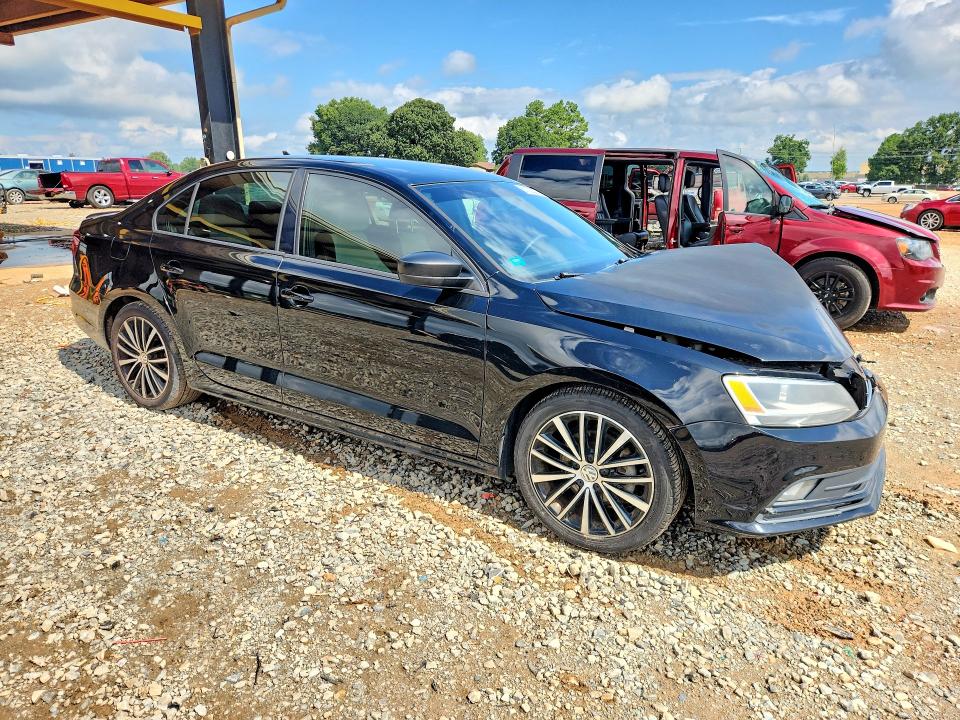 61023076 :رقم المزاد ، 3VWB17AJ0GM384386 vin ، 2016 Volkswagen Jetta مزاد بيع