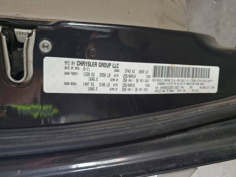 61381906 :رقم المزاد ، 2A4RR5DG2BR715852 vin ، 2011 Chrysler Town & Country مزاد بيع