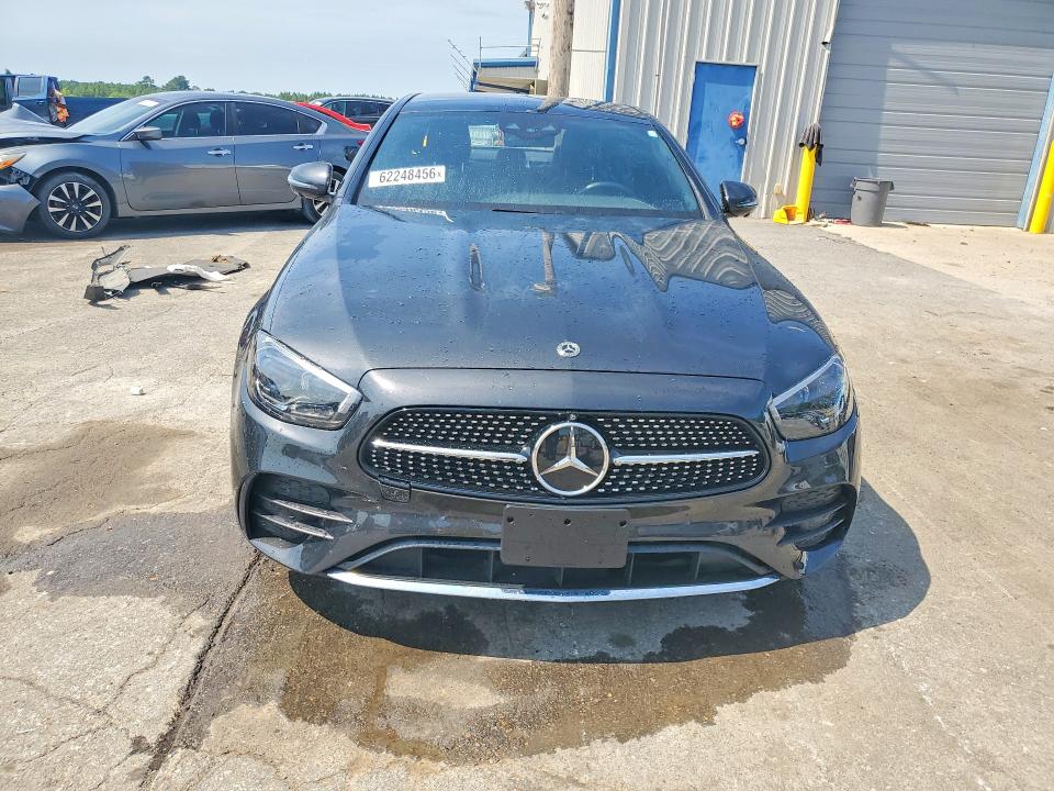 62248456 :رقم المزاد ، W1KZF5KB0NB057379 vin ، 2022 Mercedes-benz E مزاد بيع