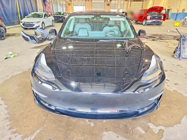 62525286 :رقم المزاد ، 5YJ3E1EAXNF188637 vin ، 2022 Tesla Model 3 مزاد بيع