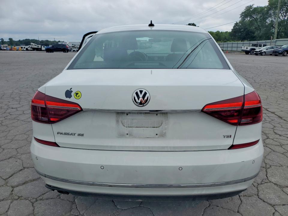 60442156 :رقم المزاد ، 1VWGT7A34HC054674 vin ، 2017 Volkswagen Passat مزاد بيع