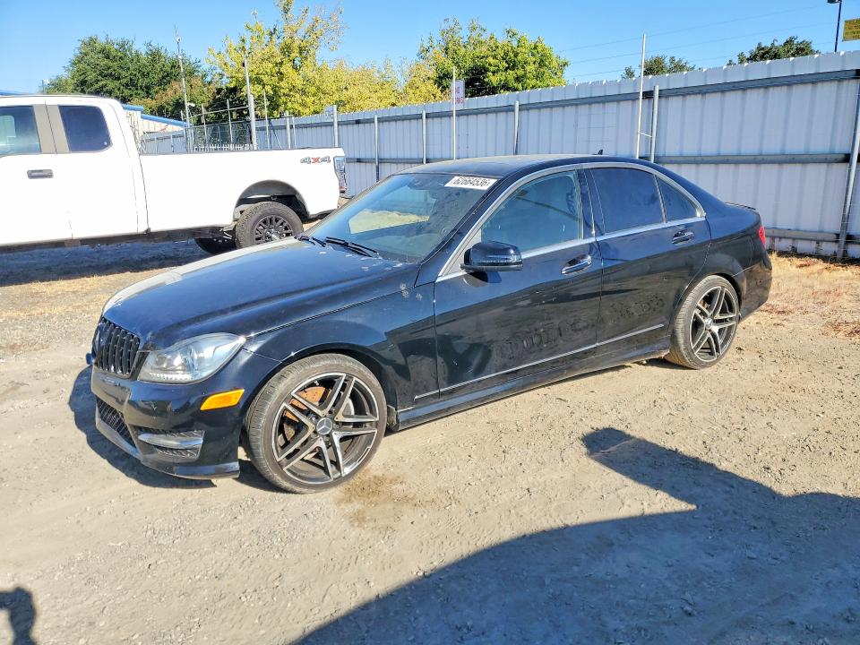 2013 Mercedes-benz C მანქანა იყიდება აუქციონზე, vin: WDDGF4HB2DA872826, აუქციონის ნომერი: 62664536